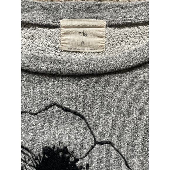 Anthropologie t. la Womens/Teen Grey Sweatshirt with Velvet Flower Size Small - Picture 6 of 7